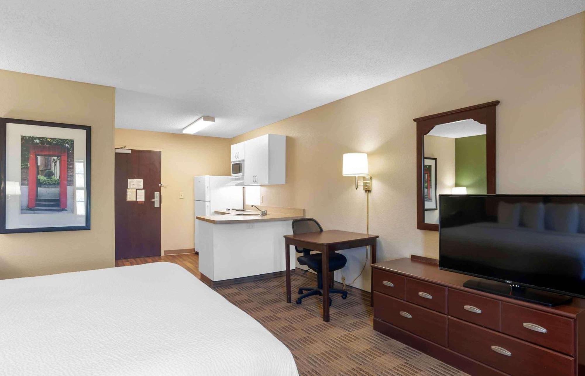 Extended Stay America Select Suites - Greensboro - Wendover Ave - Big Tree Way Bagian luar foto