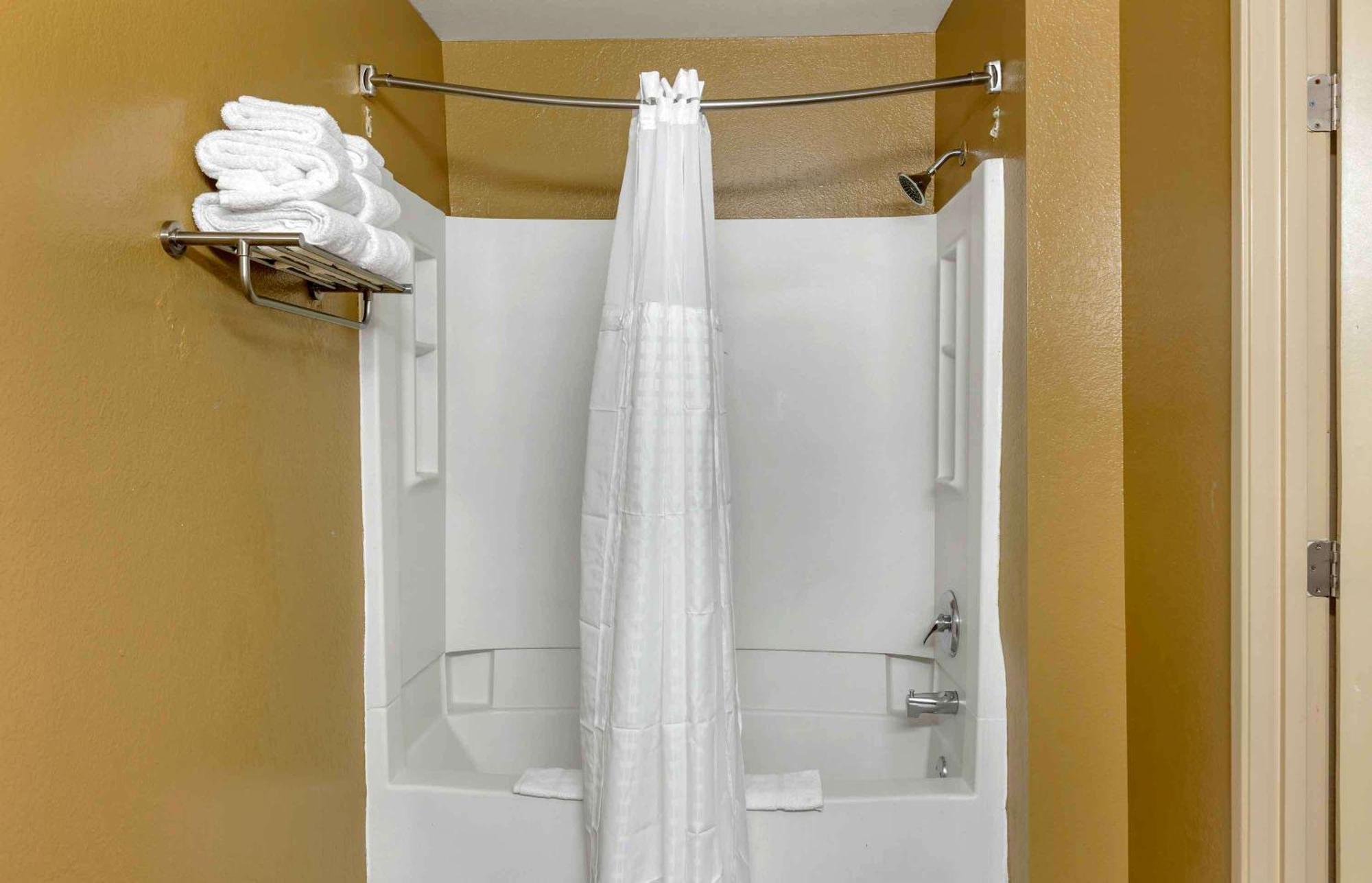 Extended Stay America Select Suites - Greensboro - Wendover Ave - Big Tree Way Bagian luar foto