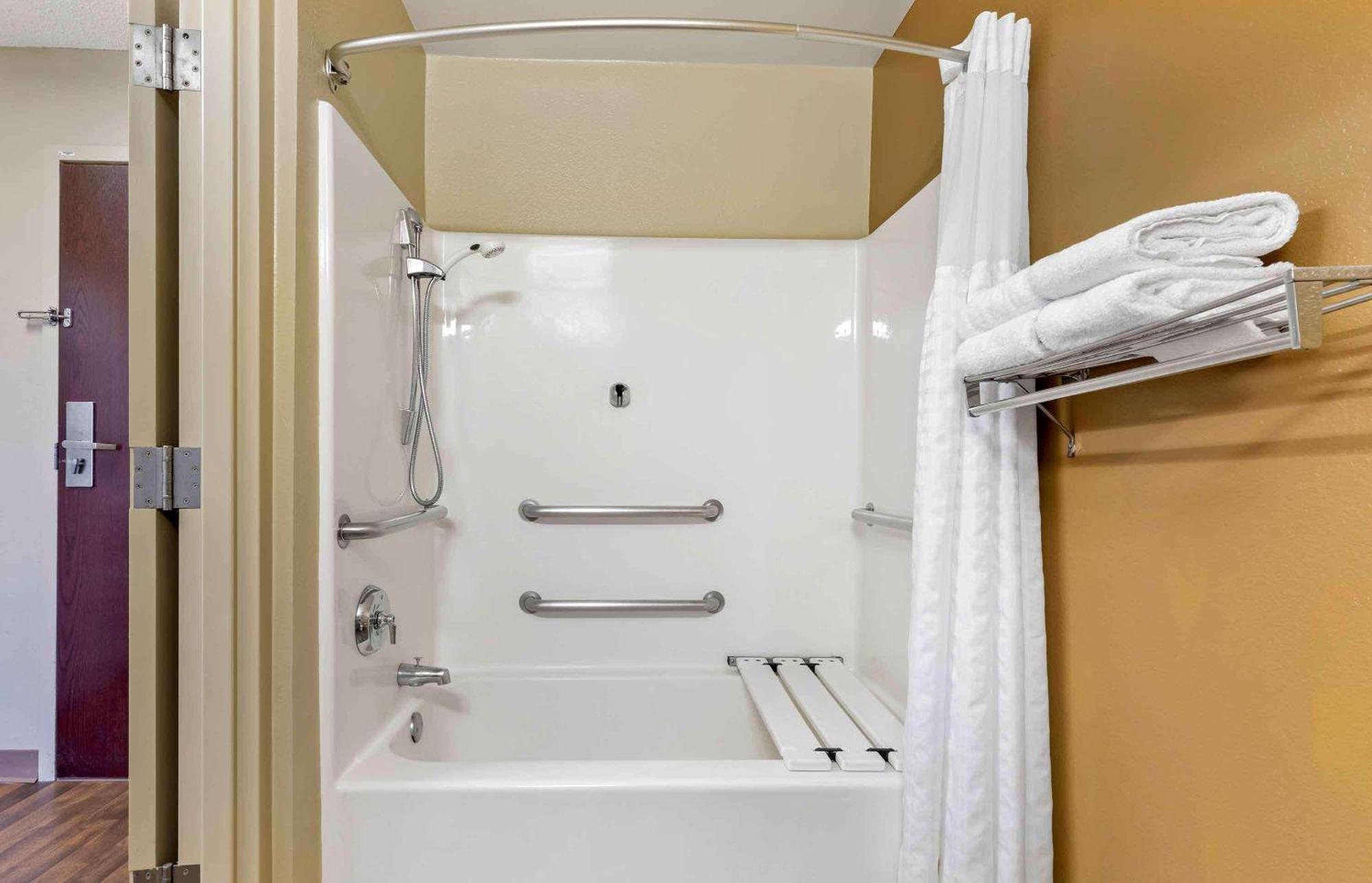 Extended Stay America Select Suites - Greensboro - Wendover Ave - Big Tree Way Bagian luar foto