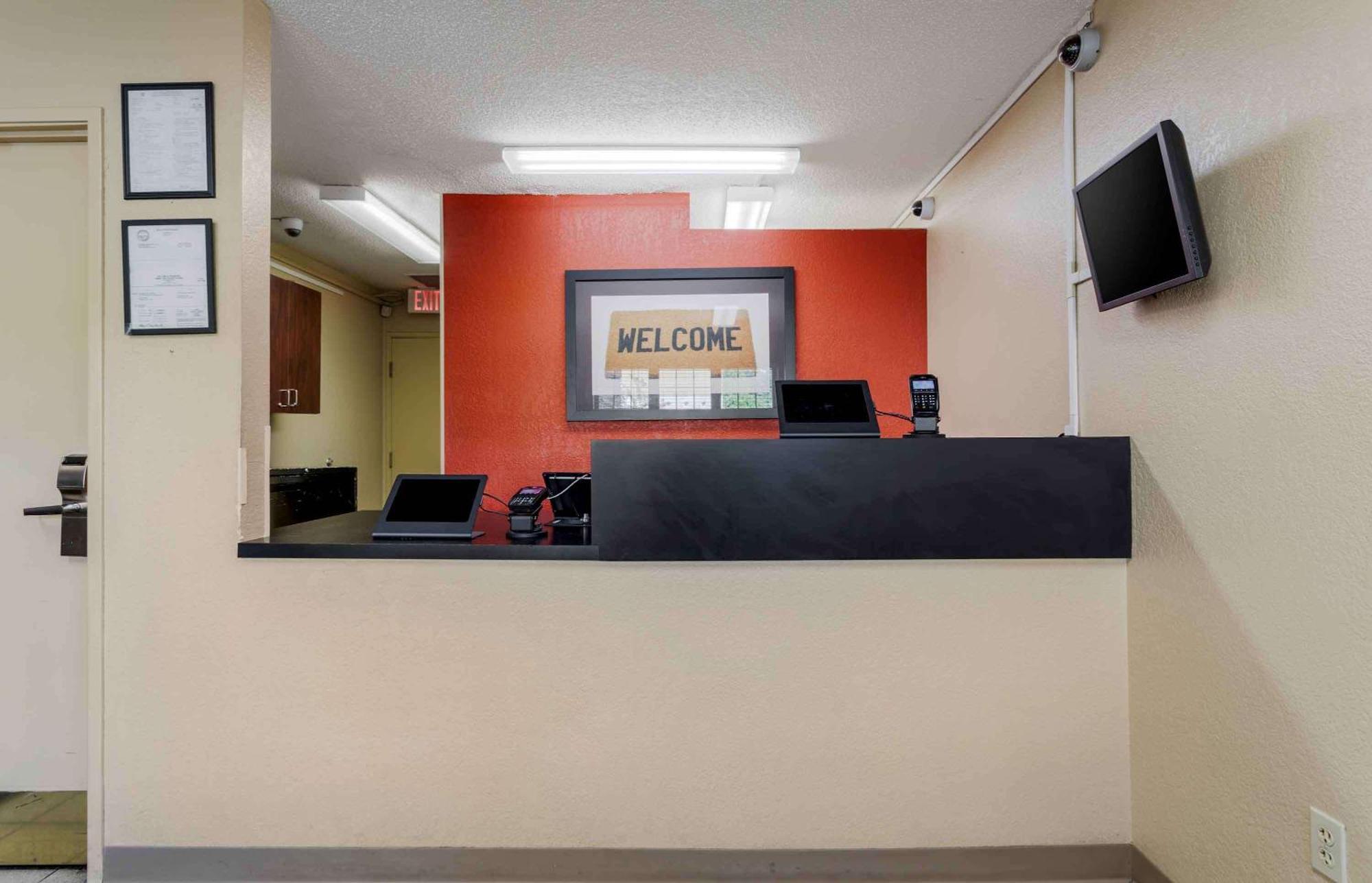 Extended Stay America Select Suites - Greensboro - Wendover Ave - Big Tree Way Bagian luar foto