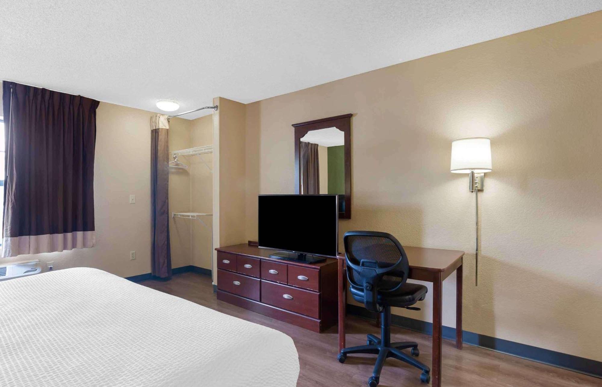 Extended Stay America Select Suites - Greensboro - Wendover Ave - Big Tree Way Bagian luar foto