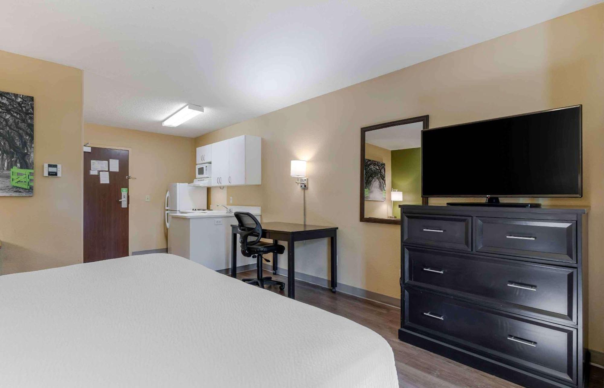 Extended Stay America Select Suites - Greensboro - Wendover Ave - Big Tree Way Bagian luar foto
