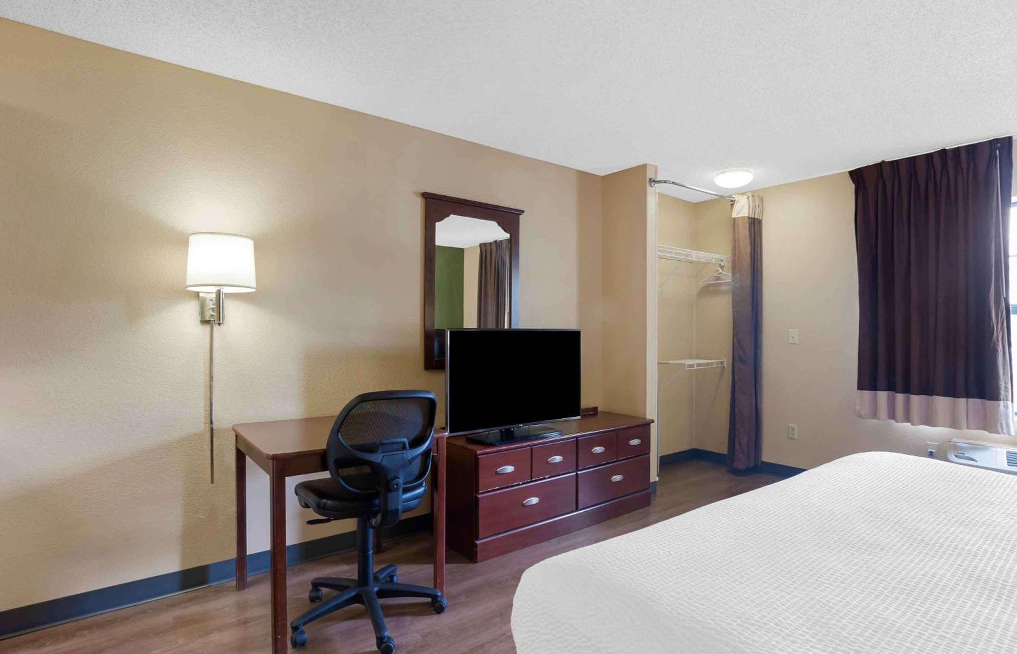 Extended Stay America Select Suites - Greensboro - Wendover Ave - Big Tree Way Bagian luar foto
