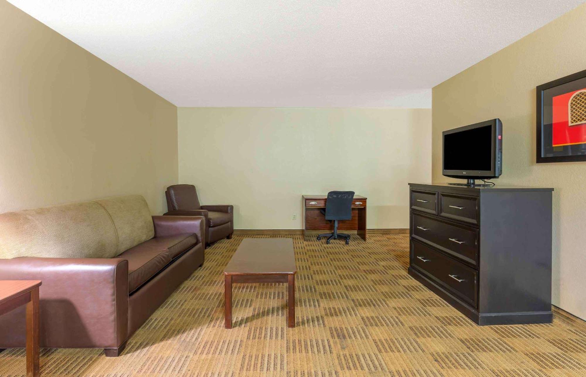 Extended Stay America Select Suites - Greensboro - Wendover Ave - Big Tree Way Bagian luar foto