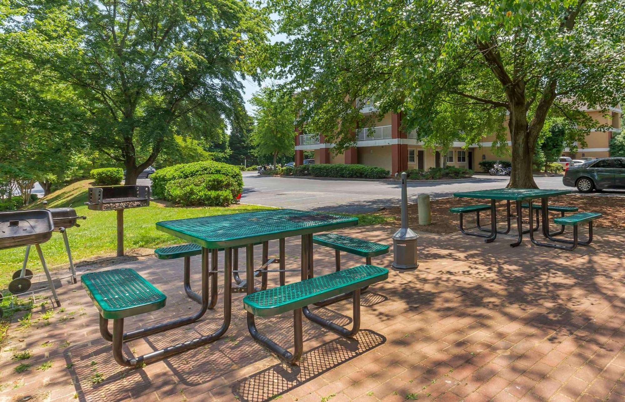 Extended Stay America Select Suites - Greensboro - Wendover Ave - Big Tree Way Bagian luar foto