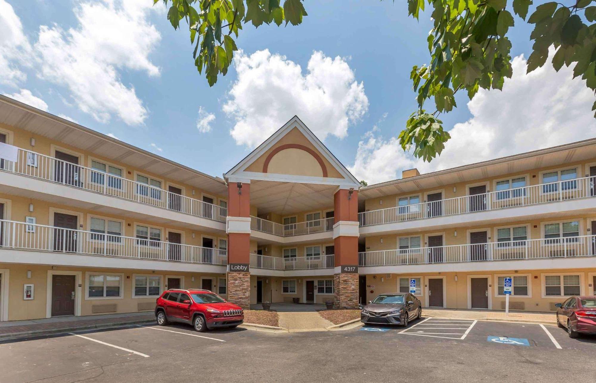 Extended Stay America Select Suites - Greensboro - Wendover Ave - Big Tree Way Bagian luar foto