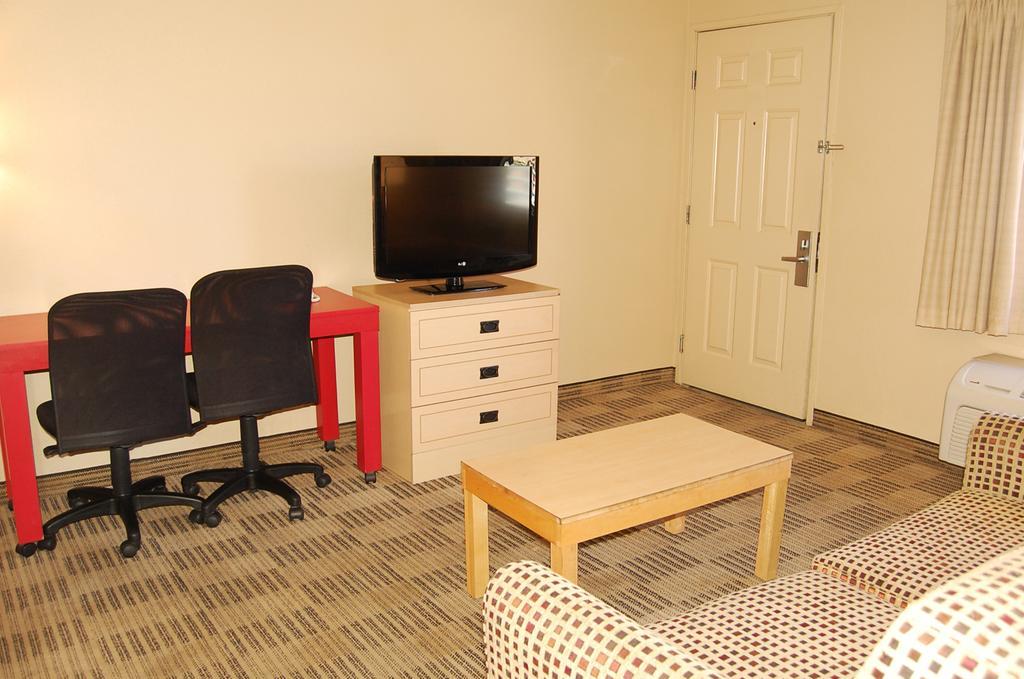Extended Stay America Select Suites - Greensboro - Wendover Ave - Big Tree Way Bagian luar foto