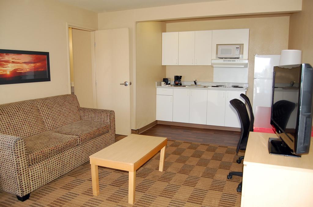 Extended Stay America Select Suites - Greensboro - Wendover Ave - Big Tree Way Bagian luar foto