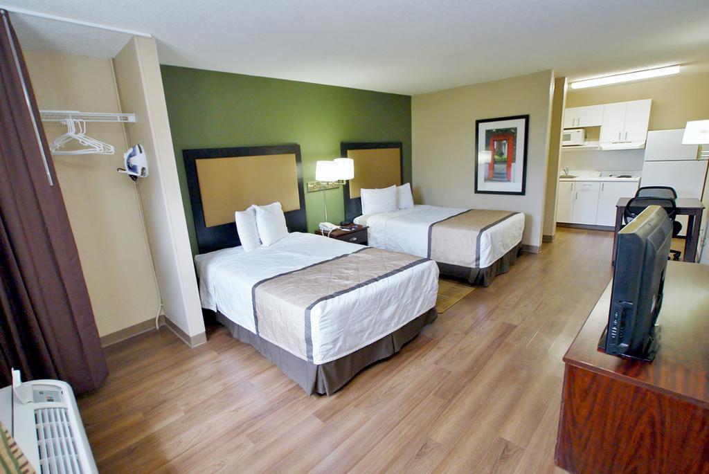 Extended Stay America Select Suites - Greensboro - Wendover Ave - Big Tree Way Bagian luar foto
