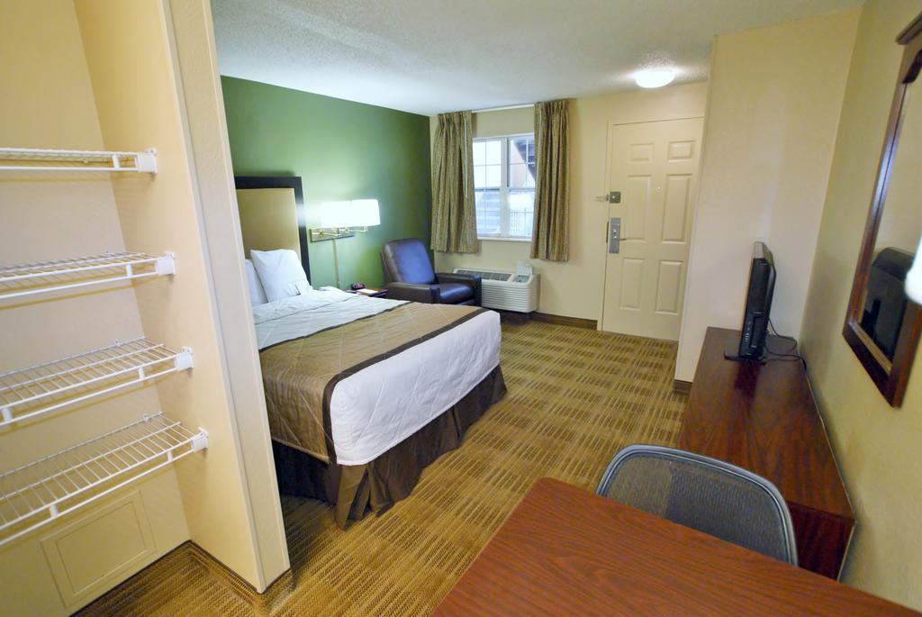 Extended Stay America Select Suites - Greensboro - Wendover Ave - Big Tree Way Bagian luar foto