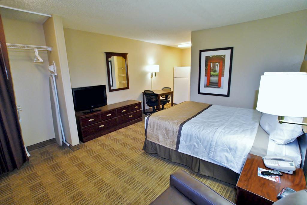 Extended Stay America Select Suites - Greensboro - Wendover Ave - Big Tree Way Bagian luar foto