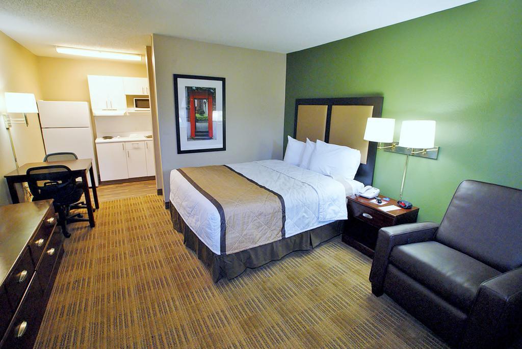 Extended Stay America Select Suites - Greensboro - Wendover Ave - Big Tree Way Bagian luar foto