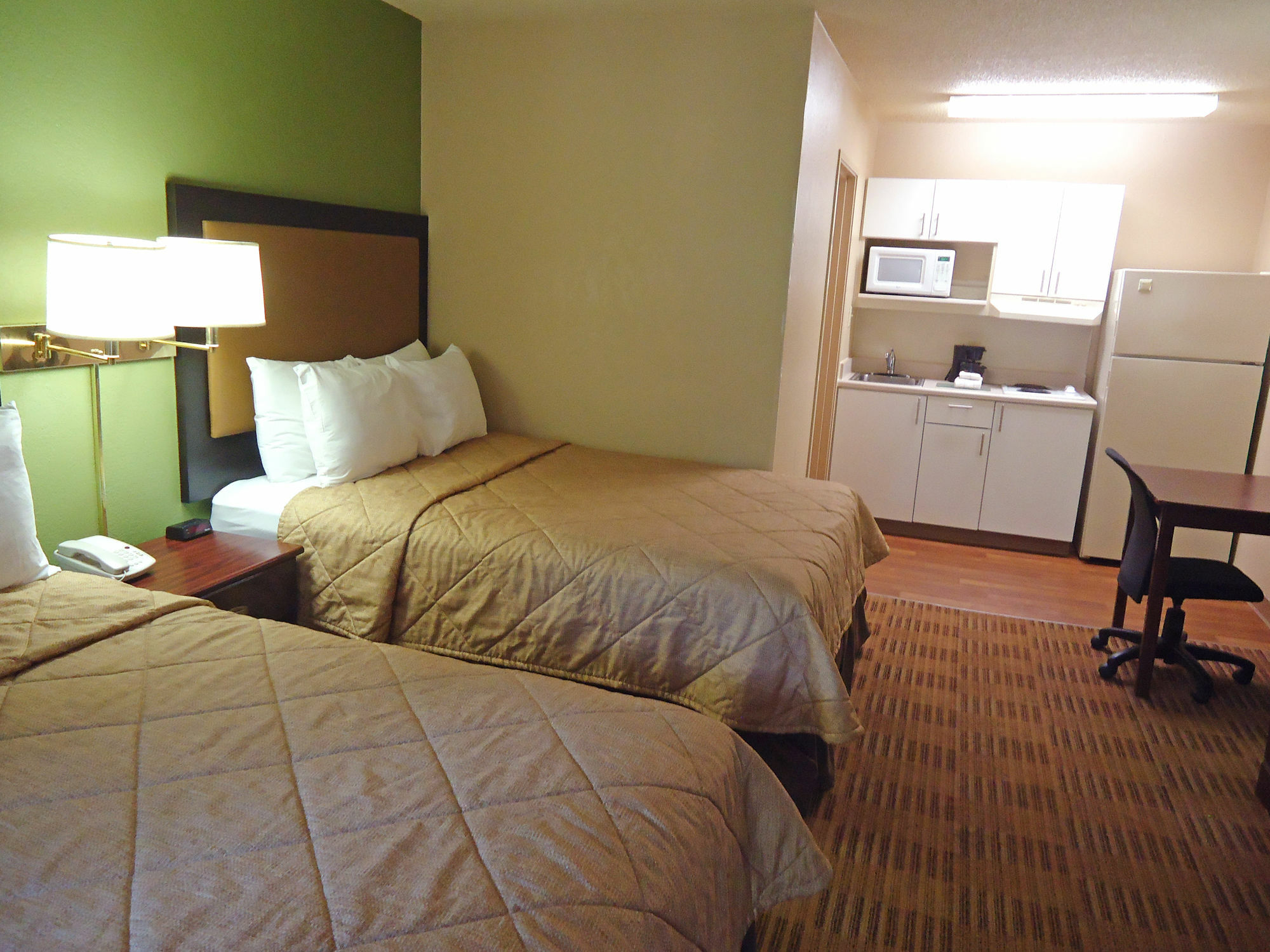 Extended Stay America Select Suites - Greensboro - Wendover Ave - Big Tree Way Bagian luar foto